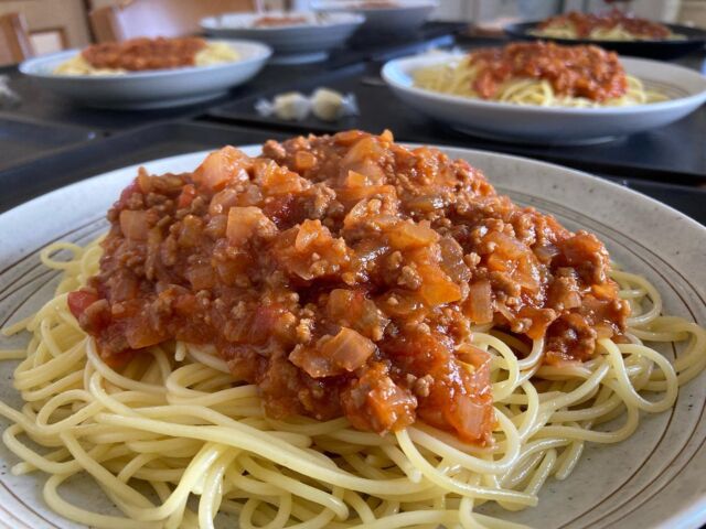 こんにちは😊箕面市牧落にあります和と話(わとわ)です🏠最近の和と話食堂のごはんです👏🏻🍚いつも美味しい手づくりごはんを作っていただき、ありがとうございます😊#和と話 #生活介護事業所 #福祉 #障がい福祉 #ウェルビーイング #箕面市 #牧落 #箕面すたぐらむ  #地域活性化 #コミュニティスペース #精神 #ひきこもり #あきらめない心 #笑顔 #仲間  #居場所 #私は私#コミュニケーション #ライフデザイン #サスティナブル #自然と暮らす #アニマルウェルフェア #フードロス #食べることは生きること #お昼ごはん #手づくり #カレー #野菜 #和食 #いただきます 毎週木曜日は和と話カレーの日🍛🏠🌼皆さま良い週末をお過ごしください🍀